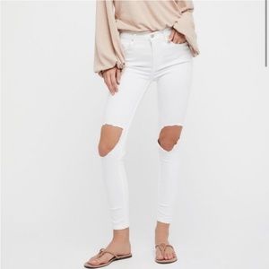 White Free People Skinny Jeans w/ Hole on Knees